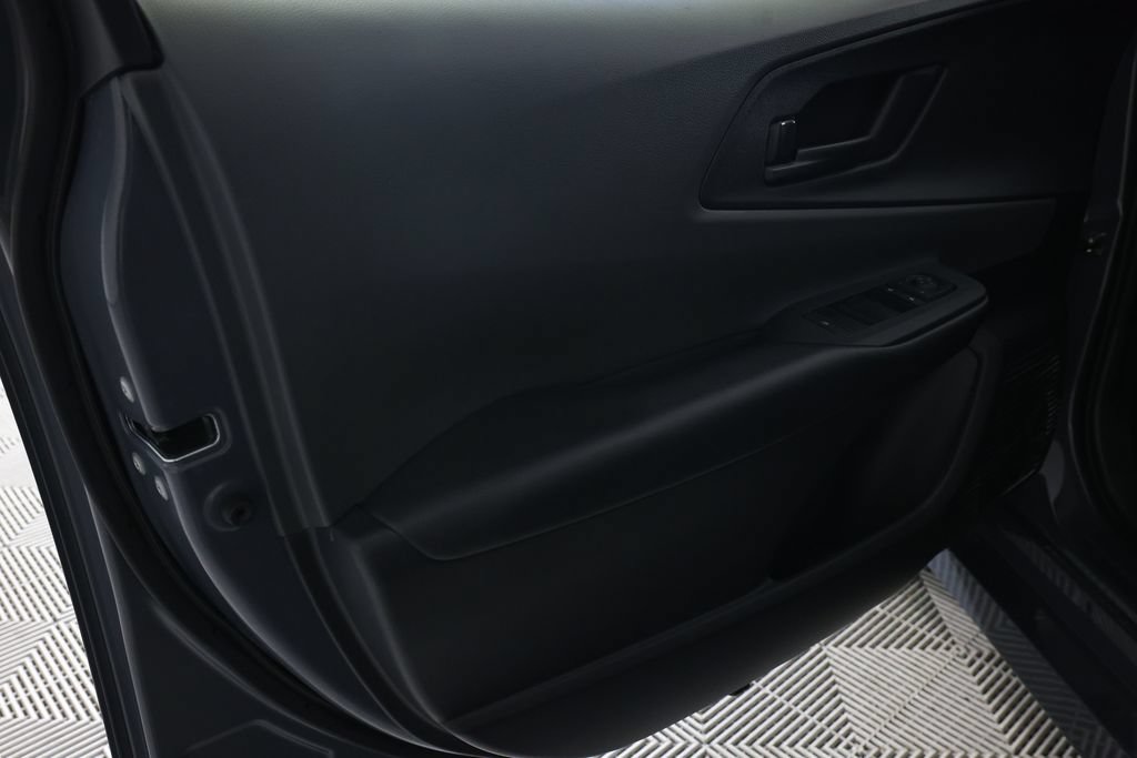 Used 2025 Toyota Prius LE FWD image 15