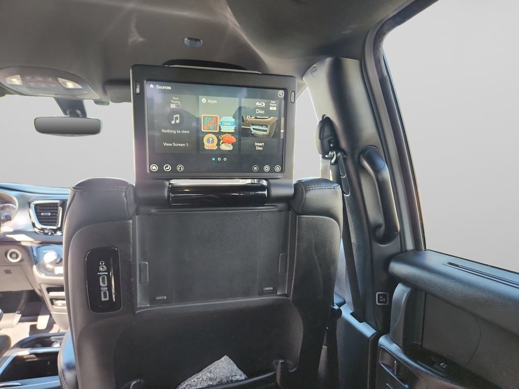 Used 2019 Chrysler Pacifica Touring-L Plus w/ S Appearance Package FWD image 21