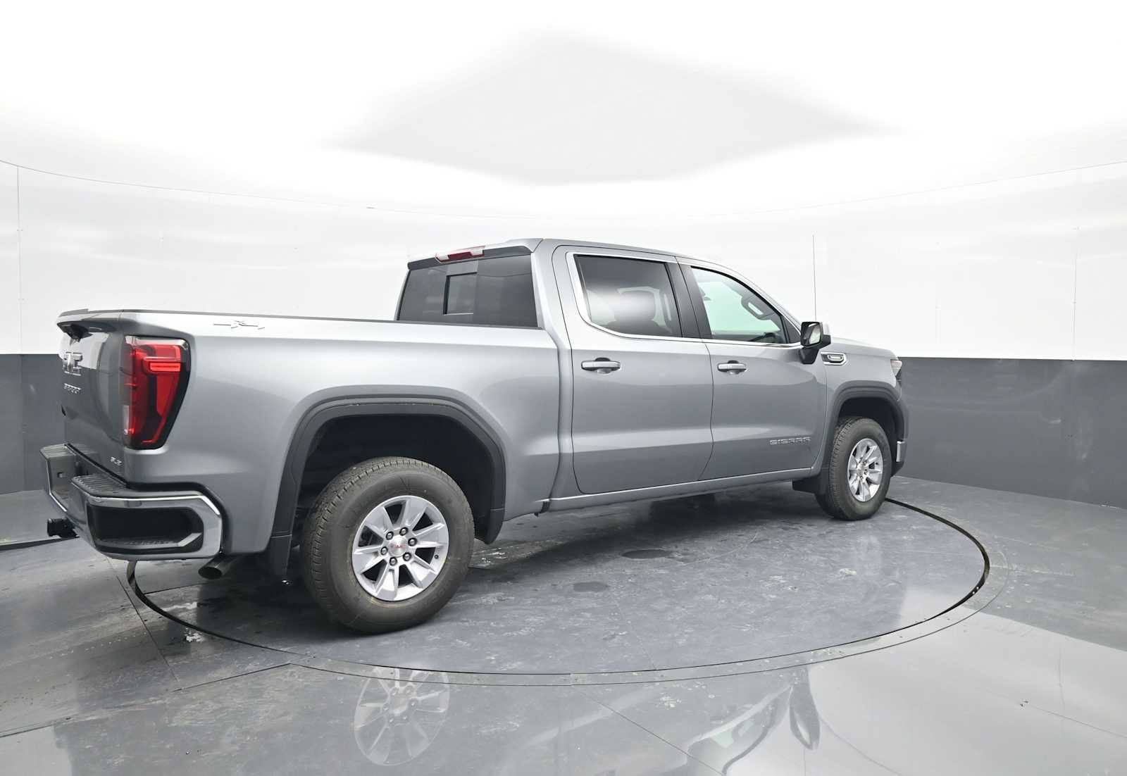 New 2026 GMC Sierra 1500 SLE w/ Preferred Package image 8