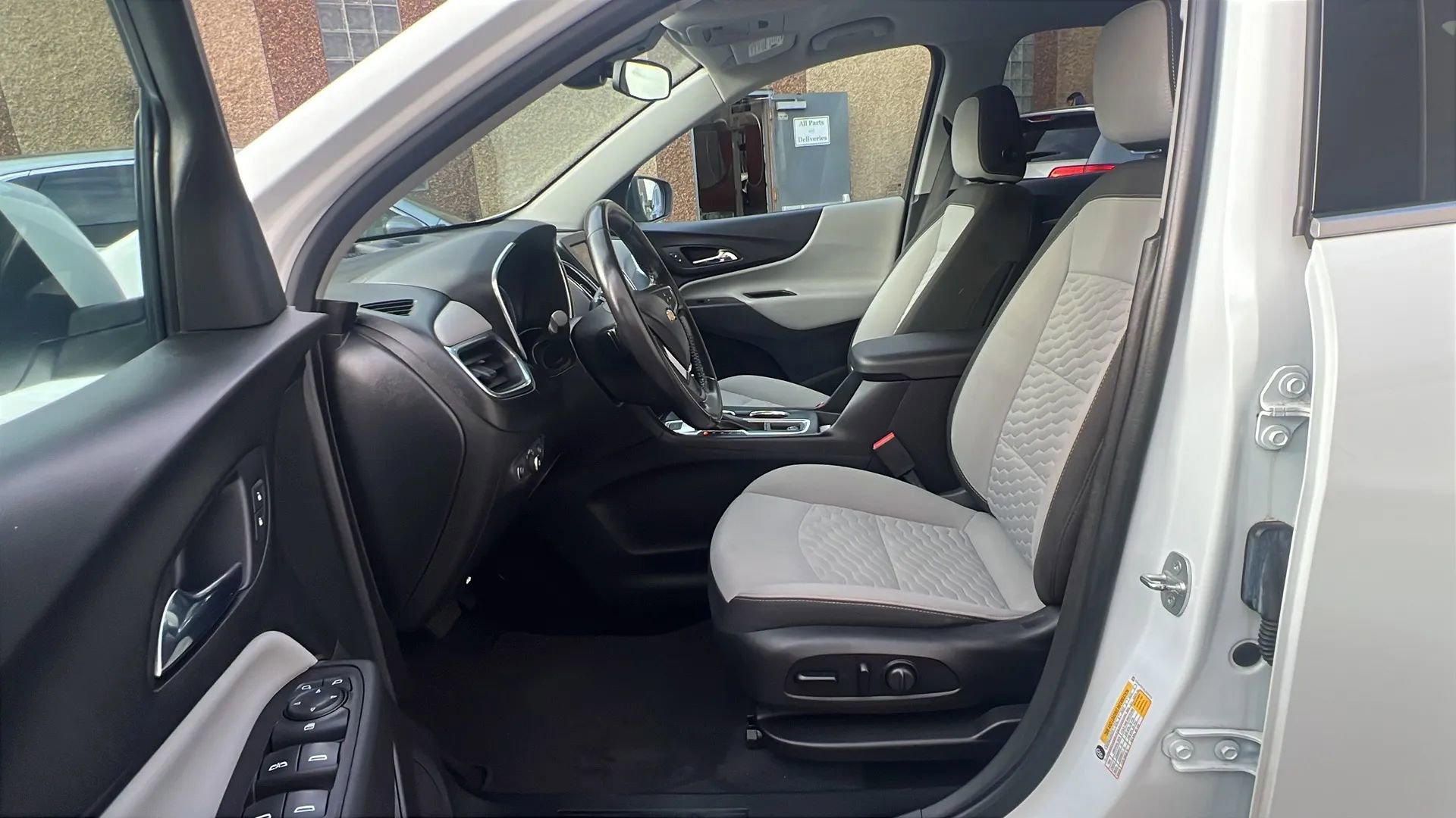 Used 2020 Chevrolet Equinox LT w/ Driver Convenience Package image 24