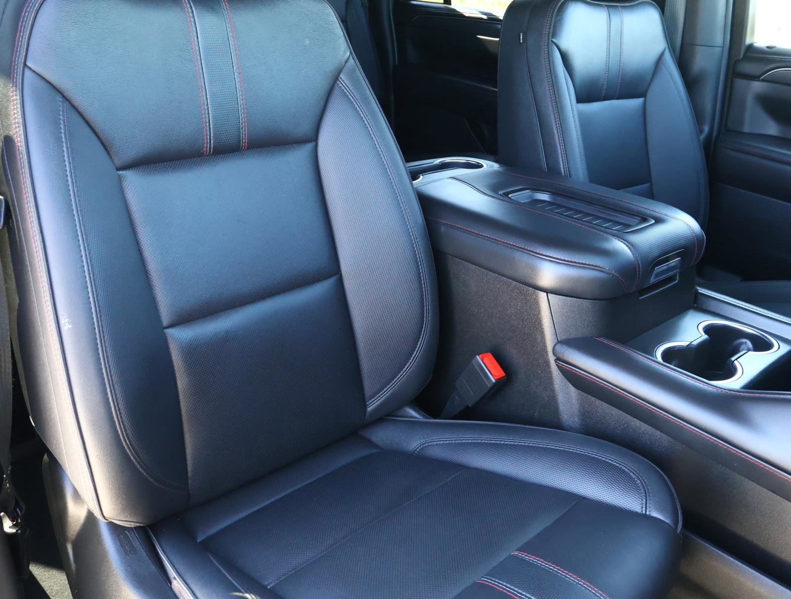 Used 2023 Chevrolet Suburban RST w/ Luxury Package image 20