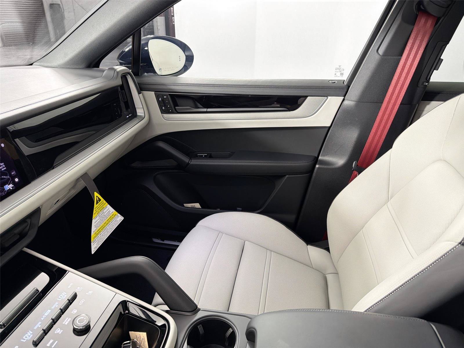 Certified 2026 Porsche Cayenne Coupe AWD/4WD image 30