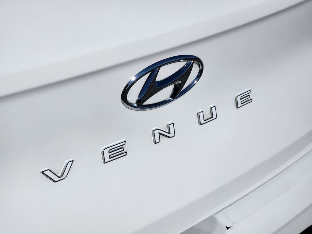 Used 2024 Hyundai Venue Limited image 11