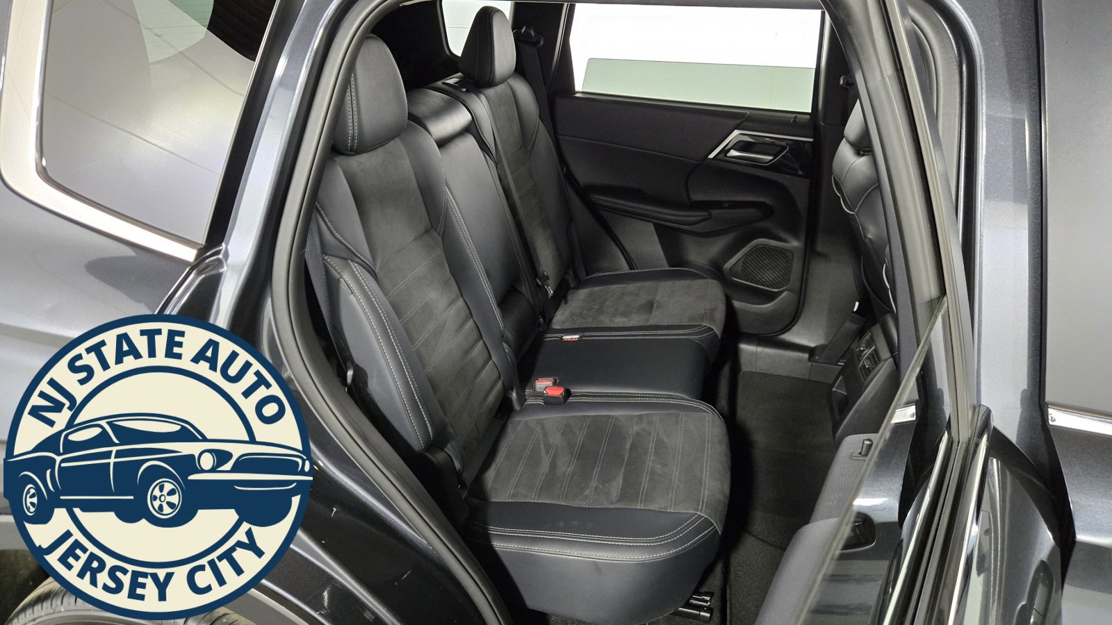 Used 2024 Mitsubishi Outlander SE image 30