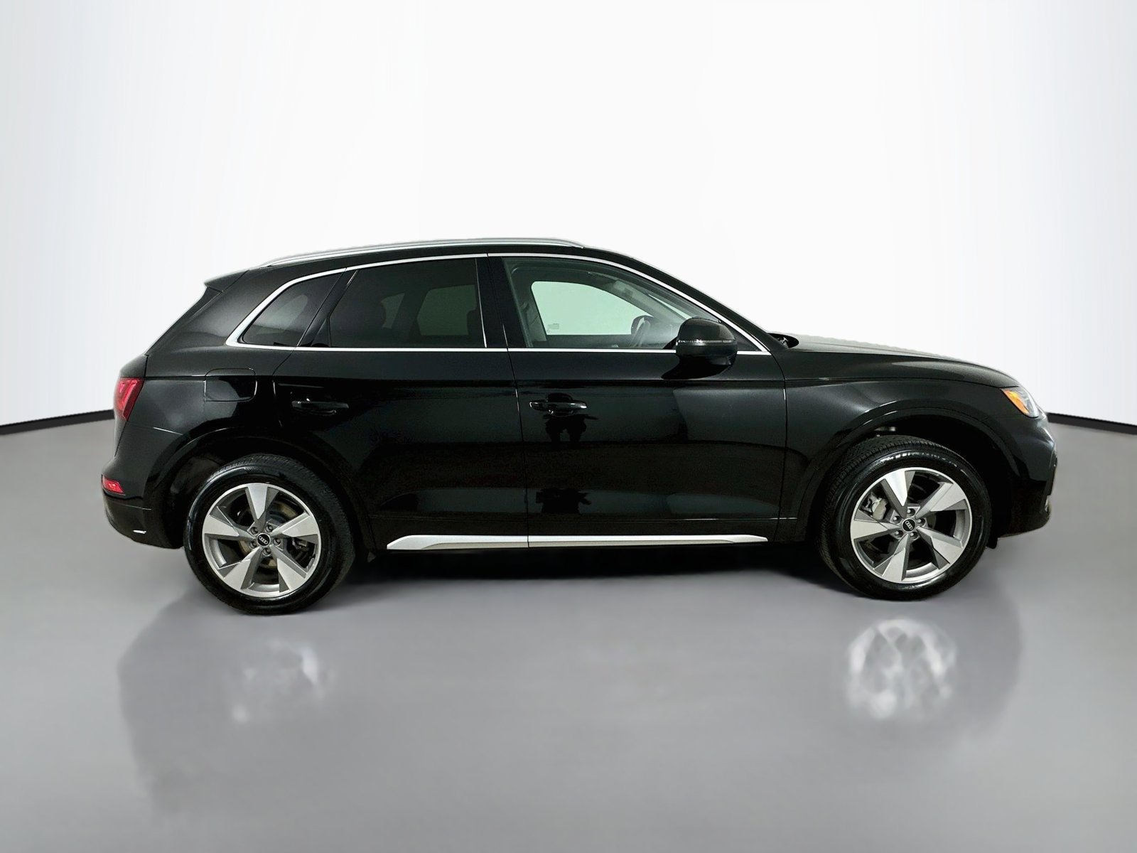 Used 2023 Audi Q5 Premium AWD/4WD image 4