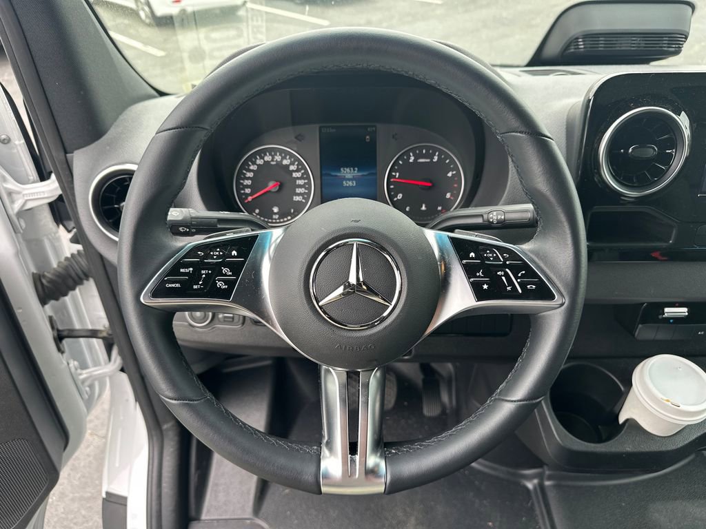 Used 2025 Mercedes-Benz Sprinter 2500 image 32
