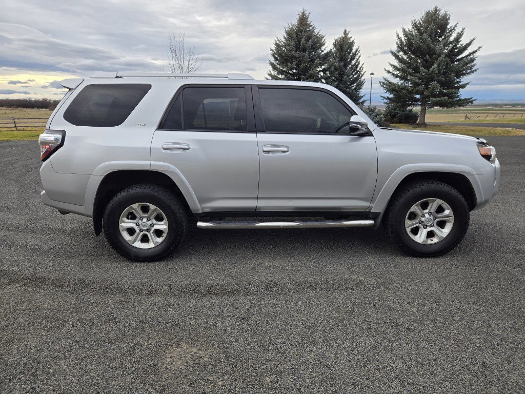 Used 2016 Toyota 4Runner SR5 Premium image 4