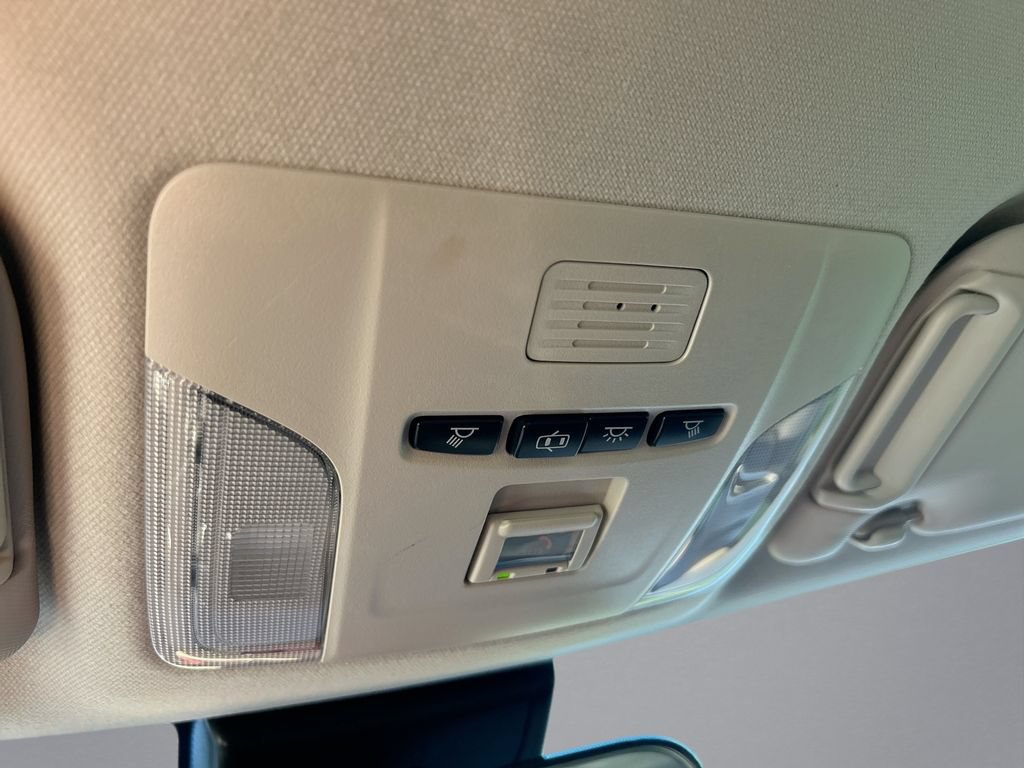 Used 2022 Toyota Corolla LE FWD image 25