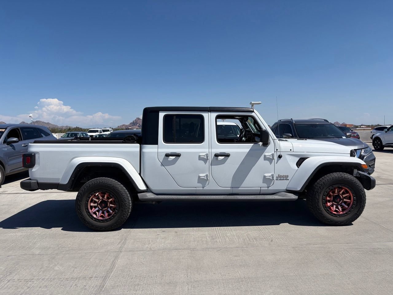 Used 2022 Jeep Gladiator Overland AWD/4WD image 3