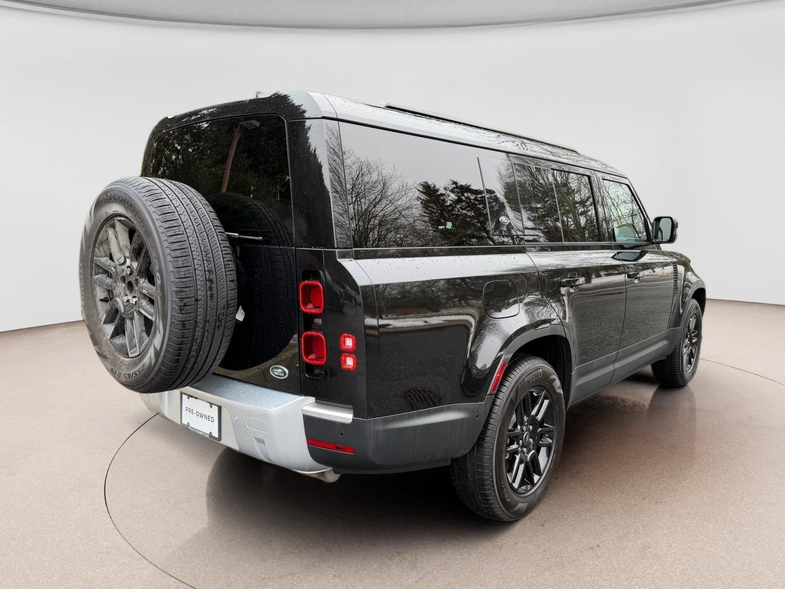 Used 2023 Land Rover Defender 130 SE image 5