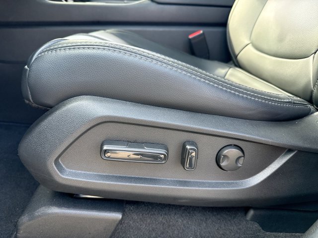 Used 2025 Honda Pilot Touring image 12