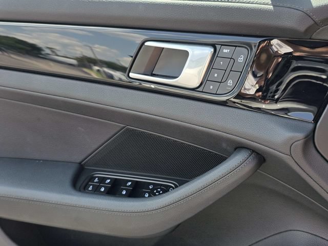 Used 2022 Porsche Panamera RWD image 19