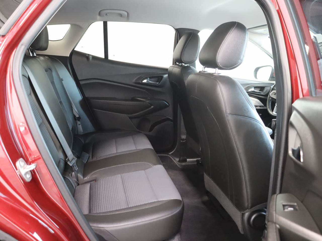 Certified 2024 Chevrolet Trax LT w/ Driver Confidence Package FWD image 17