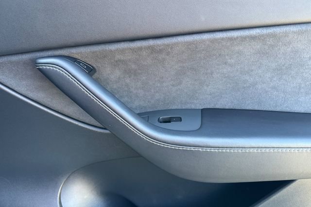 Used 2021 Tesla Model Y Long Range image 21