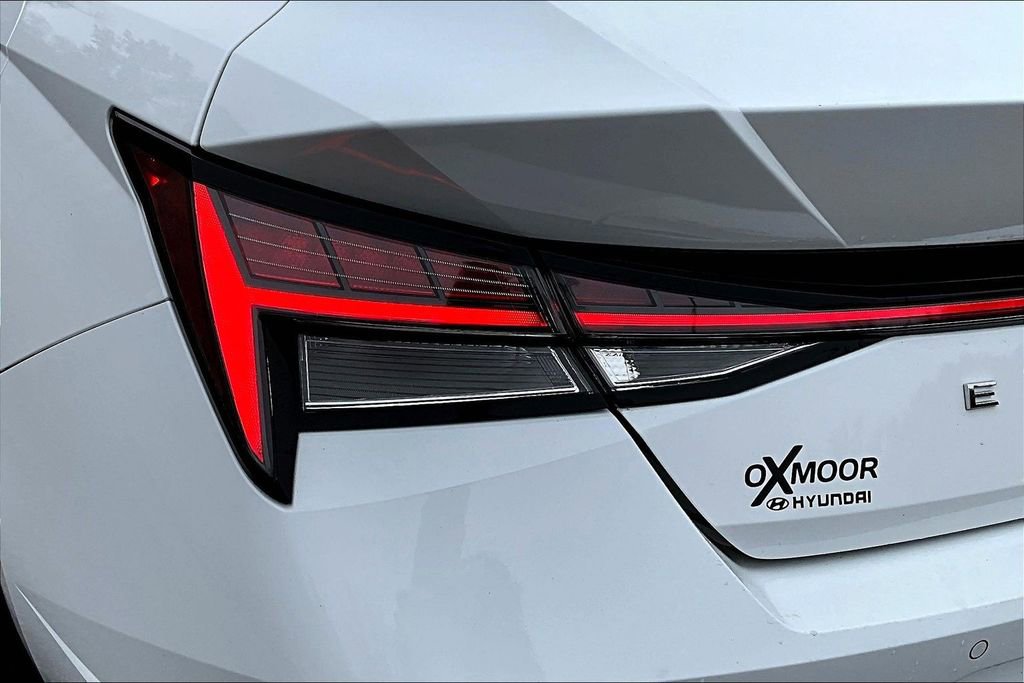 Used 2021 Hyundai Elantra Limited image 31