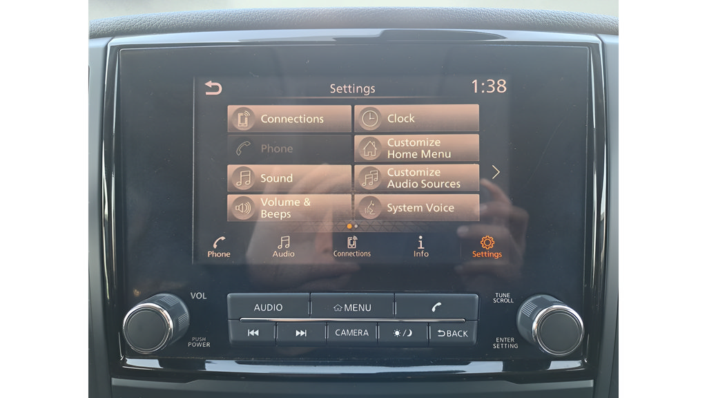 Used 2022 Nissan Titan SV AWD/4WD image 17
