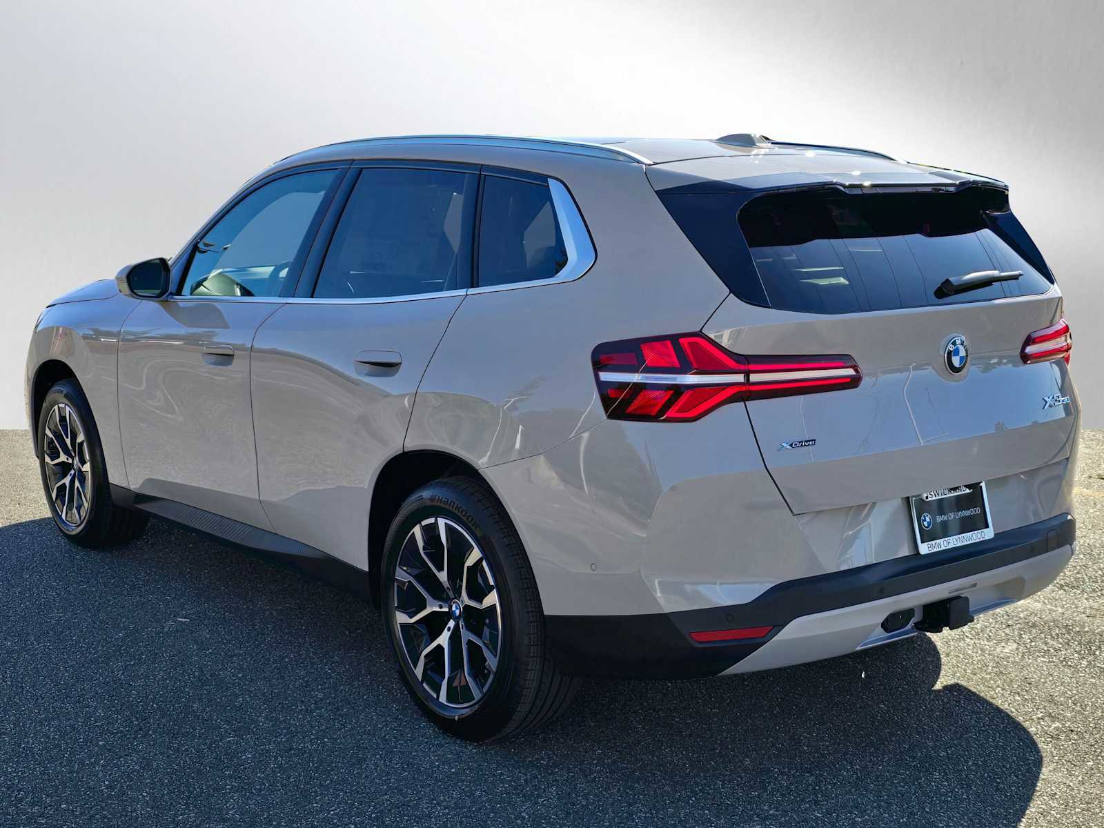 Used 2025 BMW X3 xDrive30i w/ Premium Package image 5