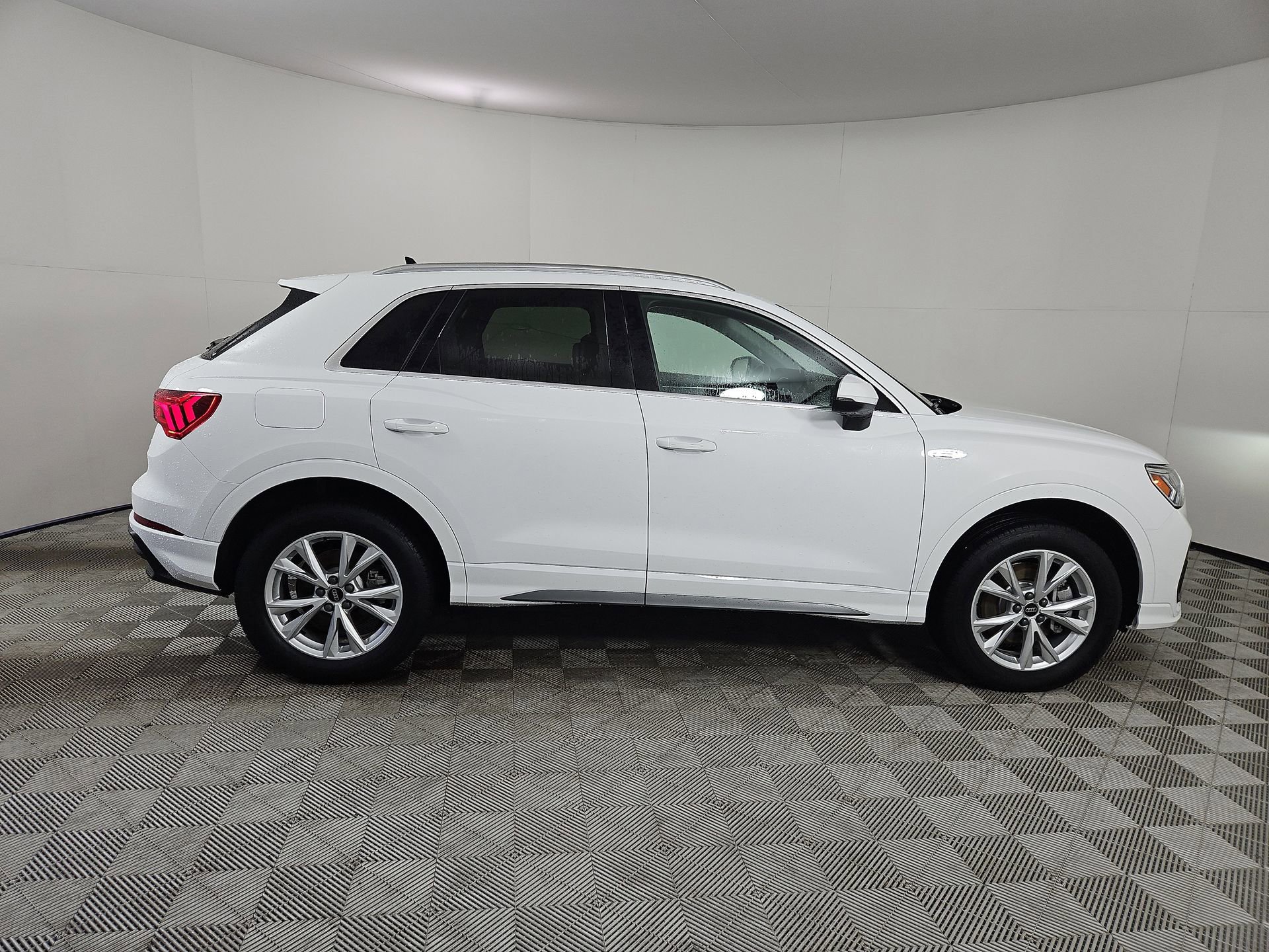 Certified 2025 Audi Q3 2.0T Premium w/ Convenience Package image 8