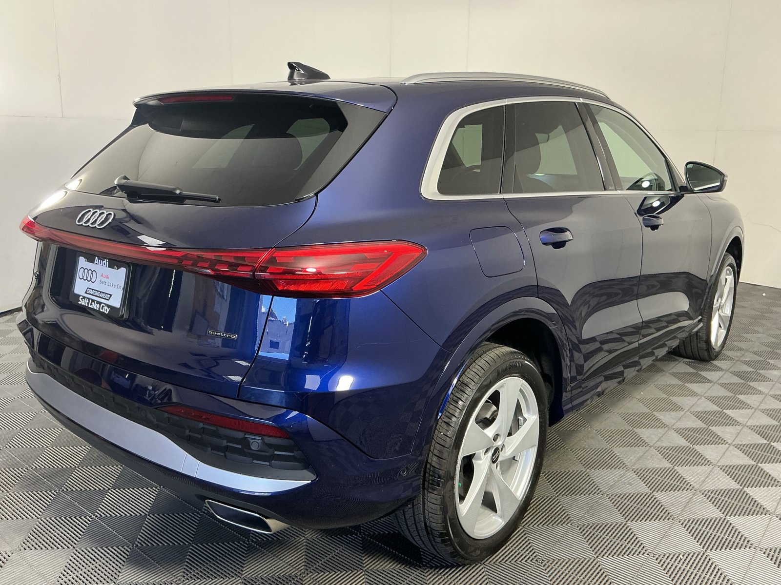 Used 2025 Audi Q5 Premium Plus w/ Premium Plus AWD/4WD image 10