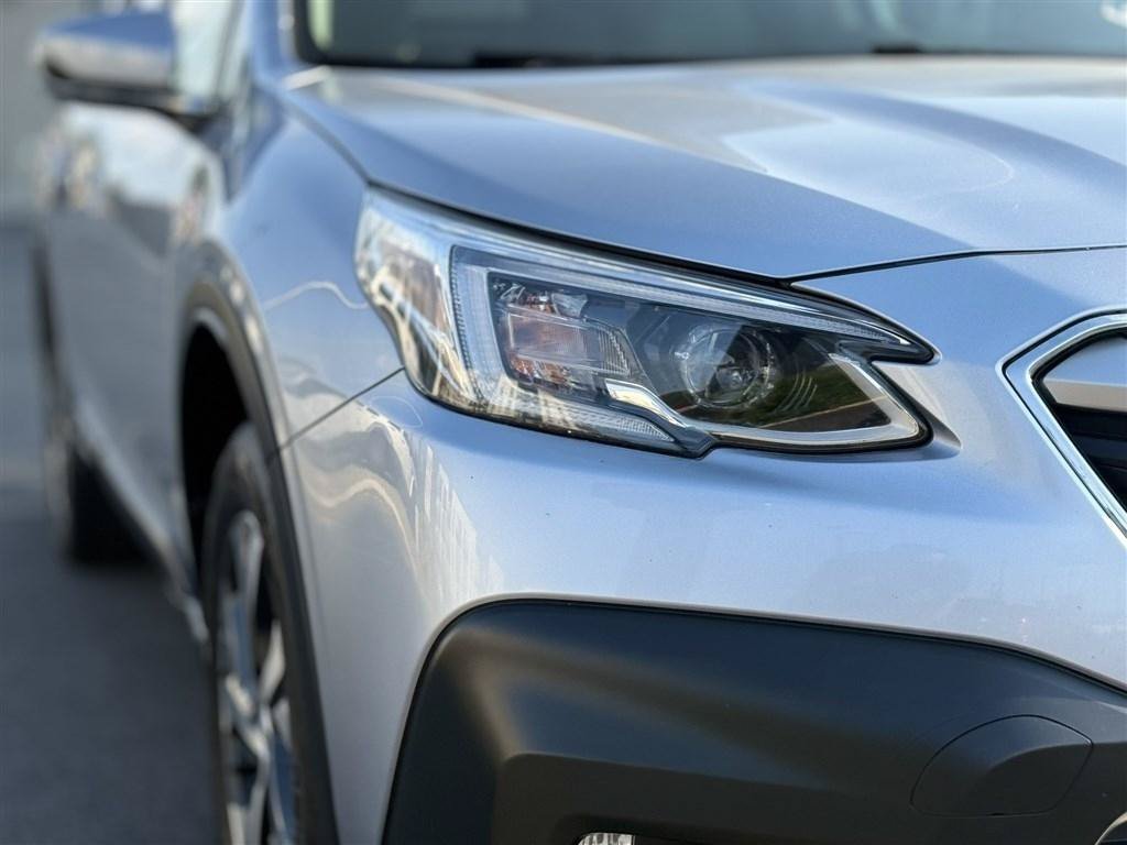 Used 2022 Subaru Outback Limited AWD/4WD image 10