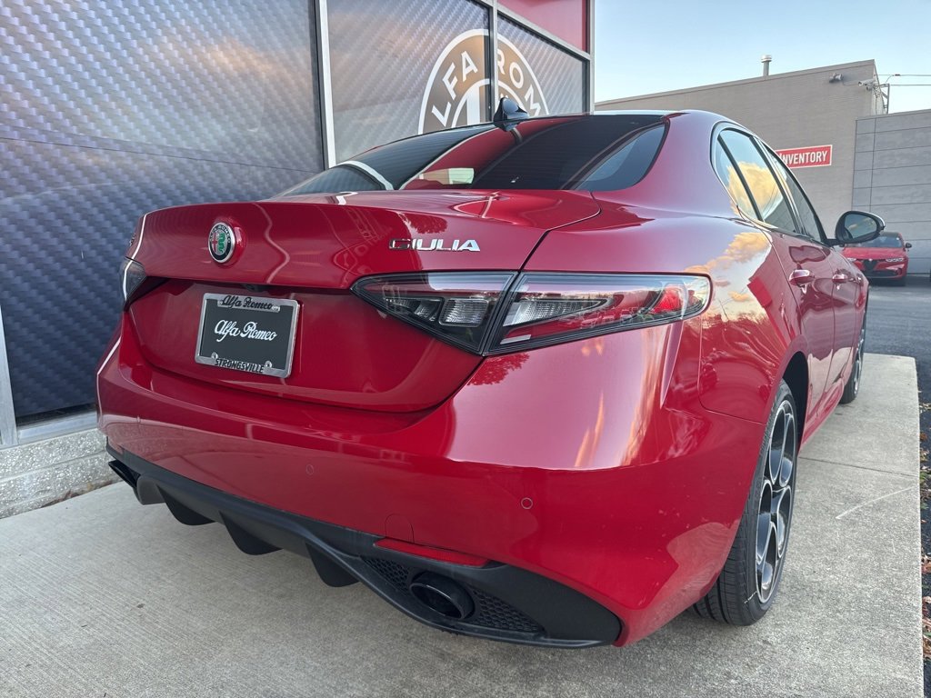 New 2025 Alfa Romeo Giulia AWD w/ Veloce Package AWD image 3