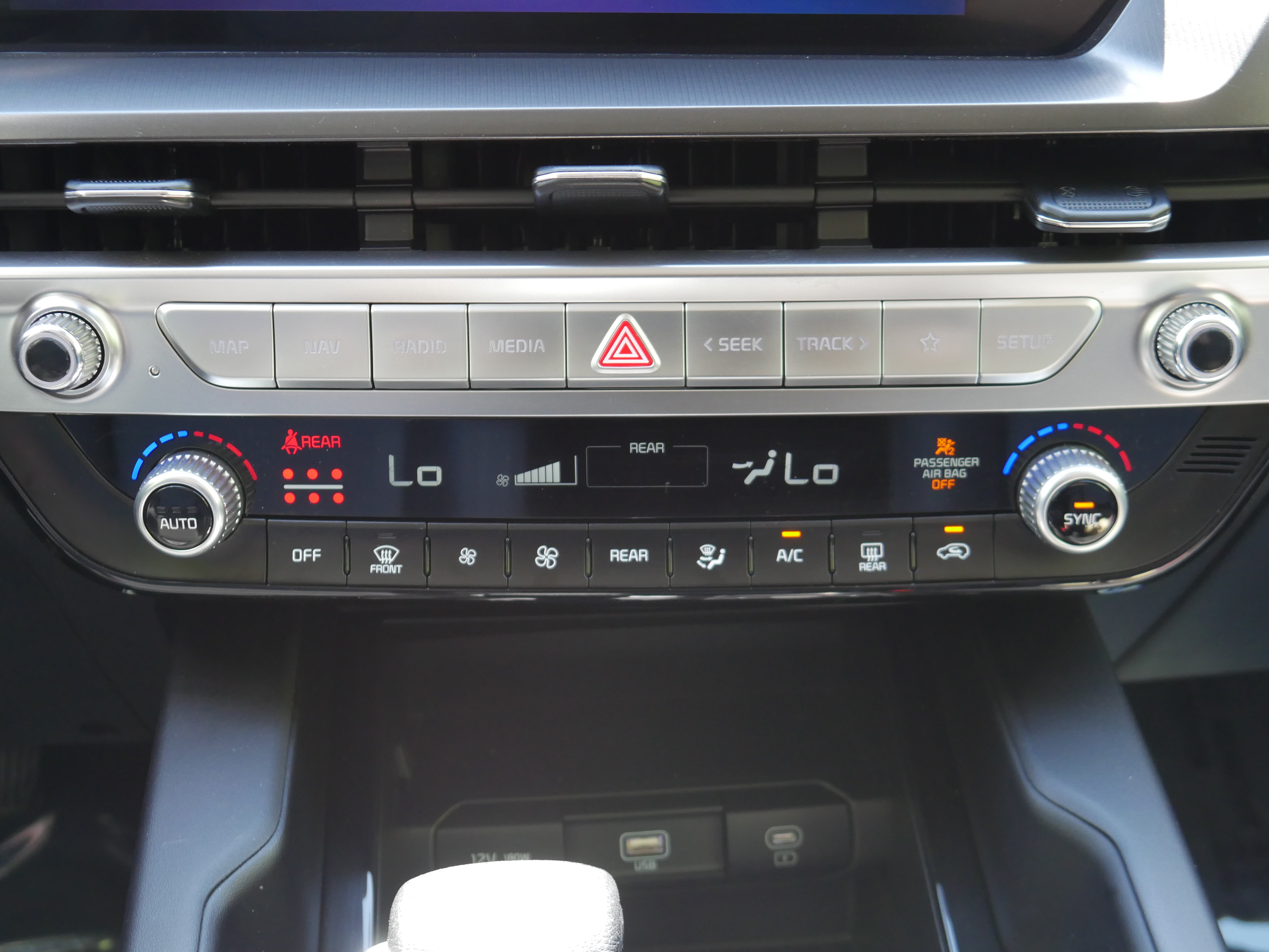 Certified 2025 Kia Telluride LX FWD image 23