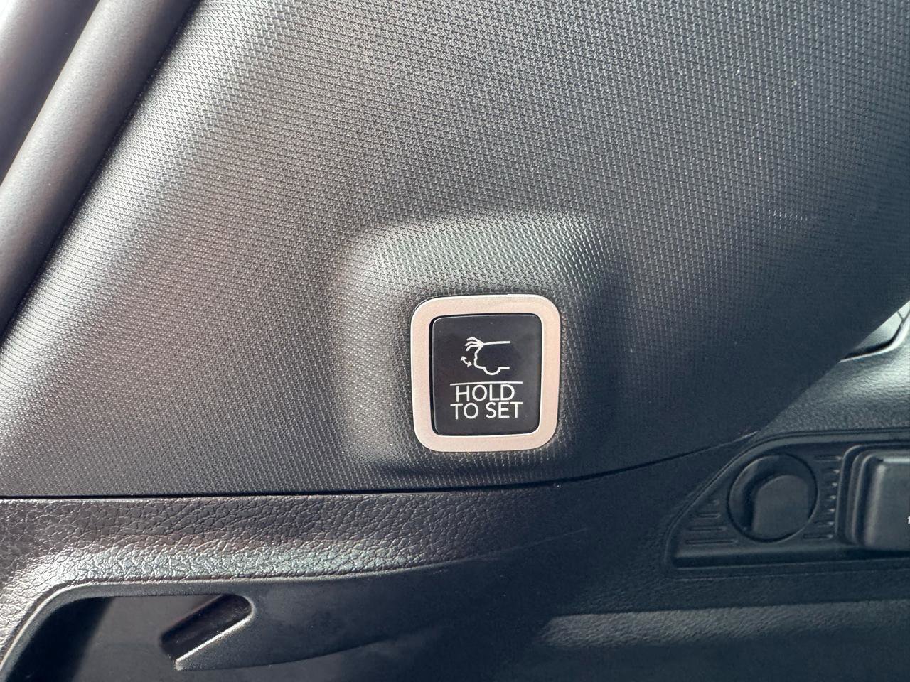 Used 2024 Jeep Grand Cherokee Altitude image 28