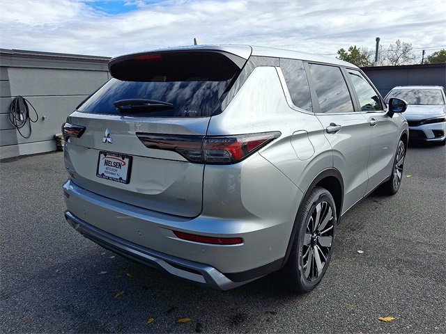 New 2025 Mitsubishi Outlander SE image 4