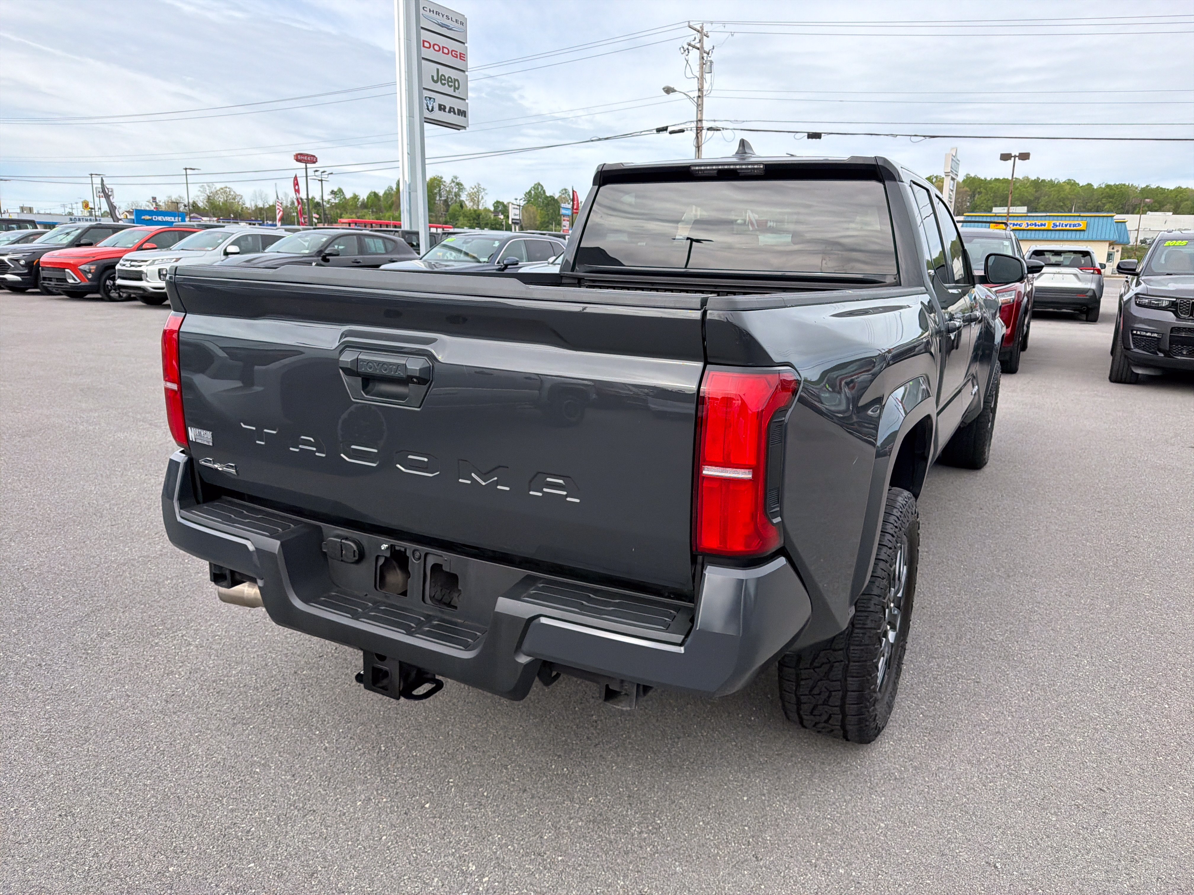 Used 2024 Toyota Tacoma SR5 AWD/4WD image 7
