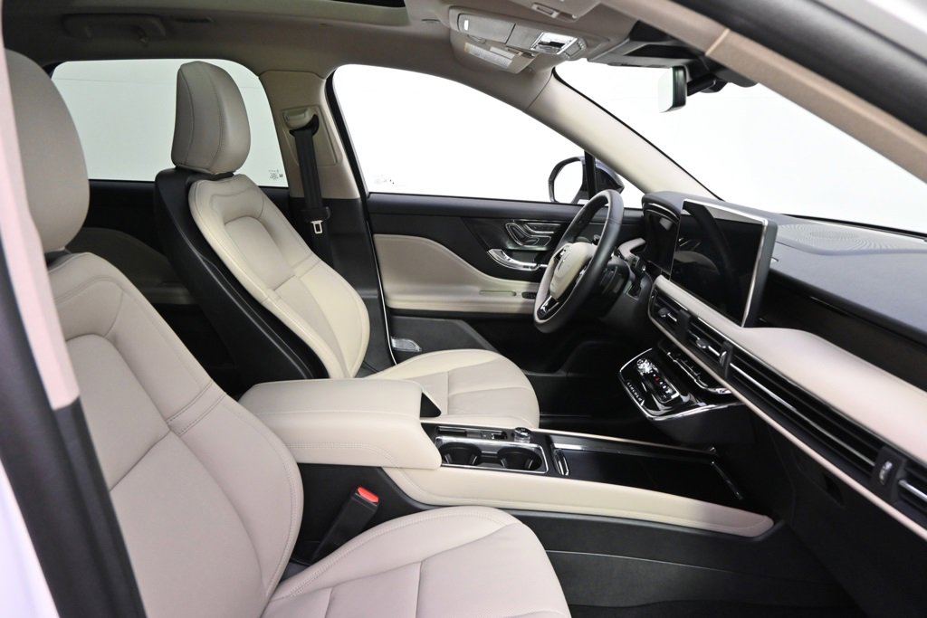 New 2025 Lincoln Corsair Reserve w/ Jet Appearance Package image 15