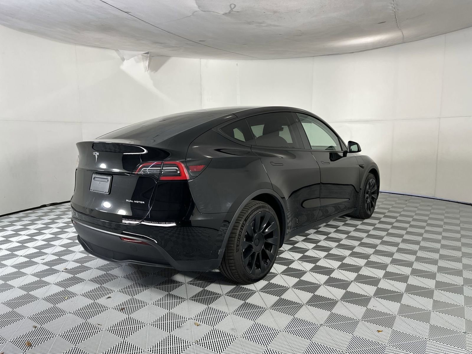 Used 2021 Tesla Model Y Long Range image 8