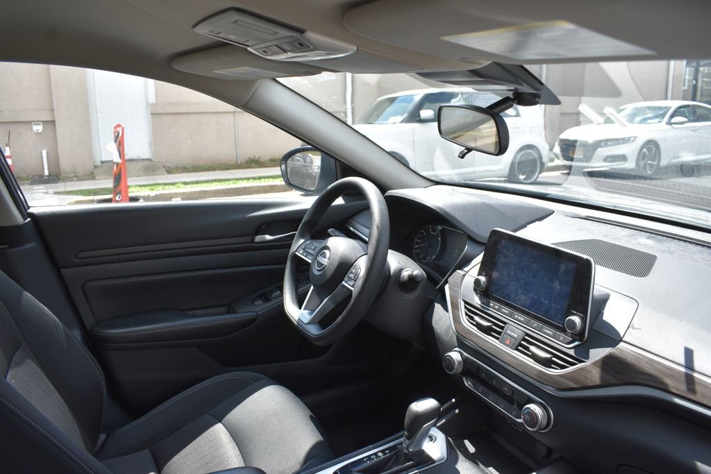 Used 2025 Nissan Altima 2.5 SV image 21