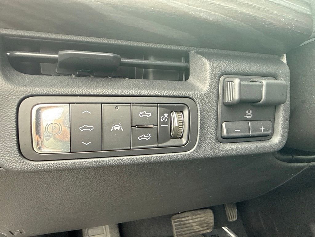 Used 2025 GMC Sierra EV Denali AWD/4WD image 23