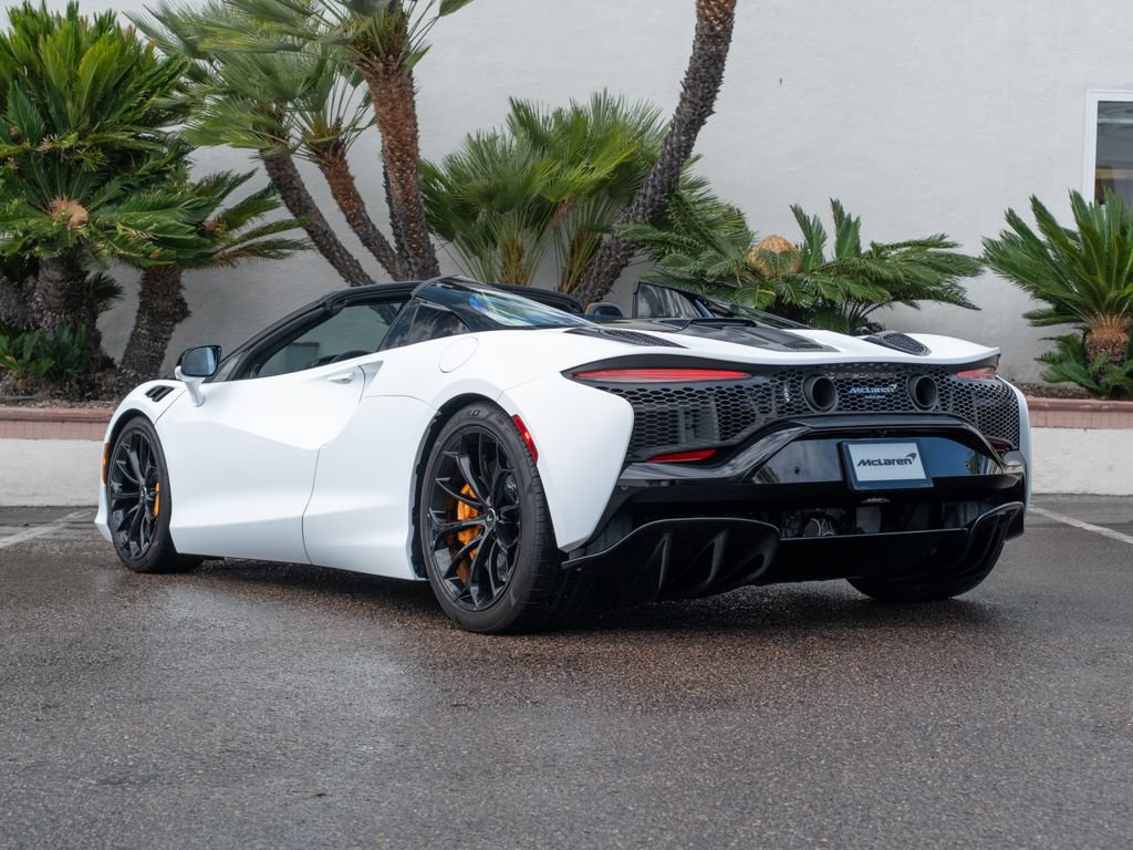 Used 2025 McLaren Artura Spider RWD image 32