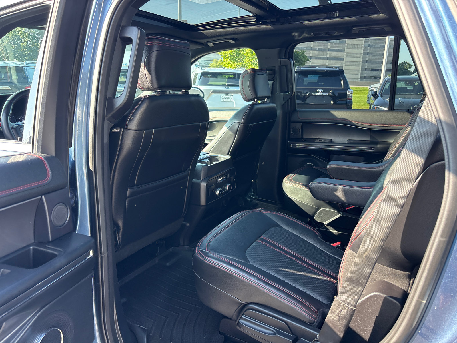 Used 2019 Ford Expedition Limited w/ Equipment Group 303A AWD/4WD image 26