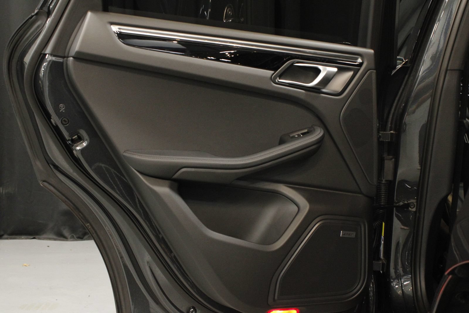 Certified 2026 Porsche Macan AWD/4WD image 16