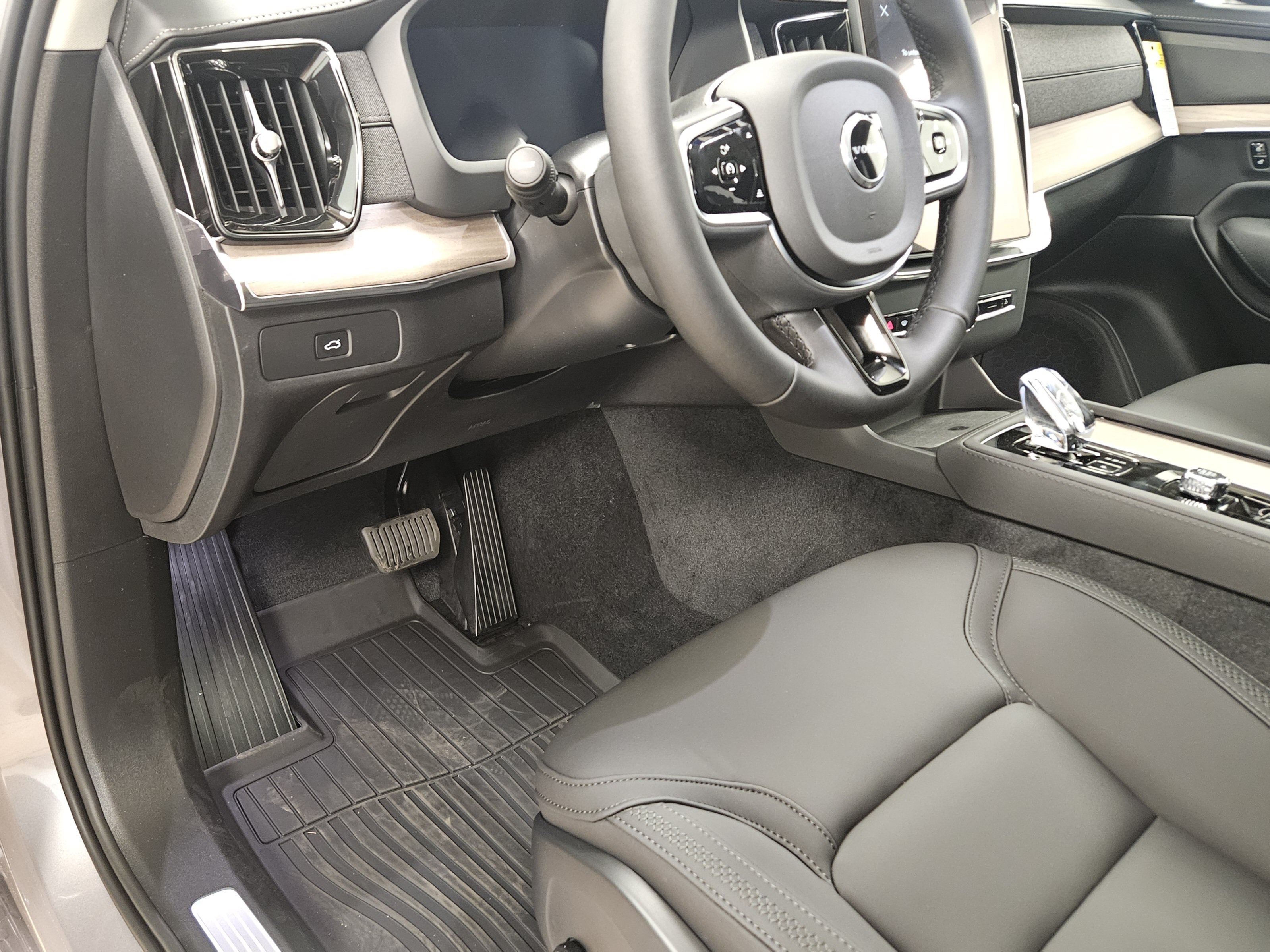 New 2026 Volvo XC90 B5 Plus w/ Protection Package AWD/4WD image 44