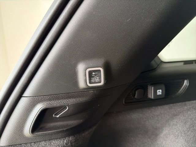 Used 2023 Jeep Grand Cherokee Overland w/ Adv Protech Group III image 31