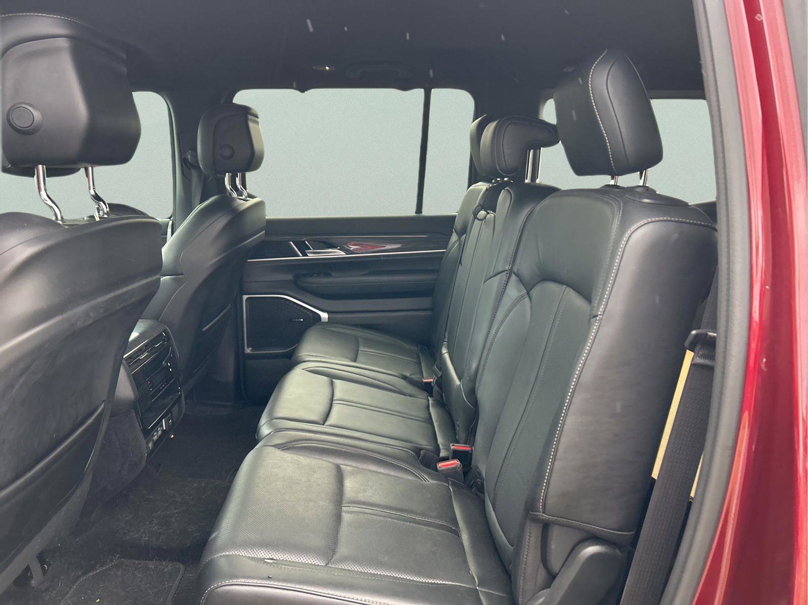 Used 2022 Jeep Wagoneer Series II image 10