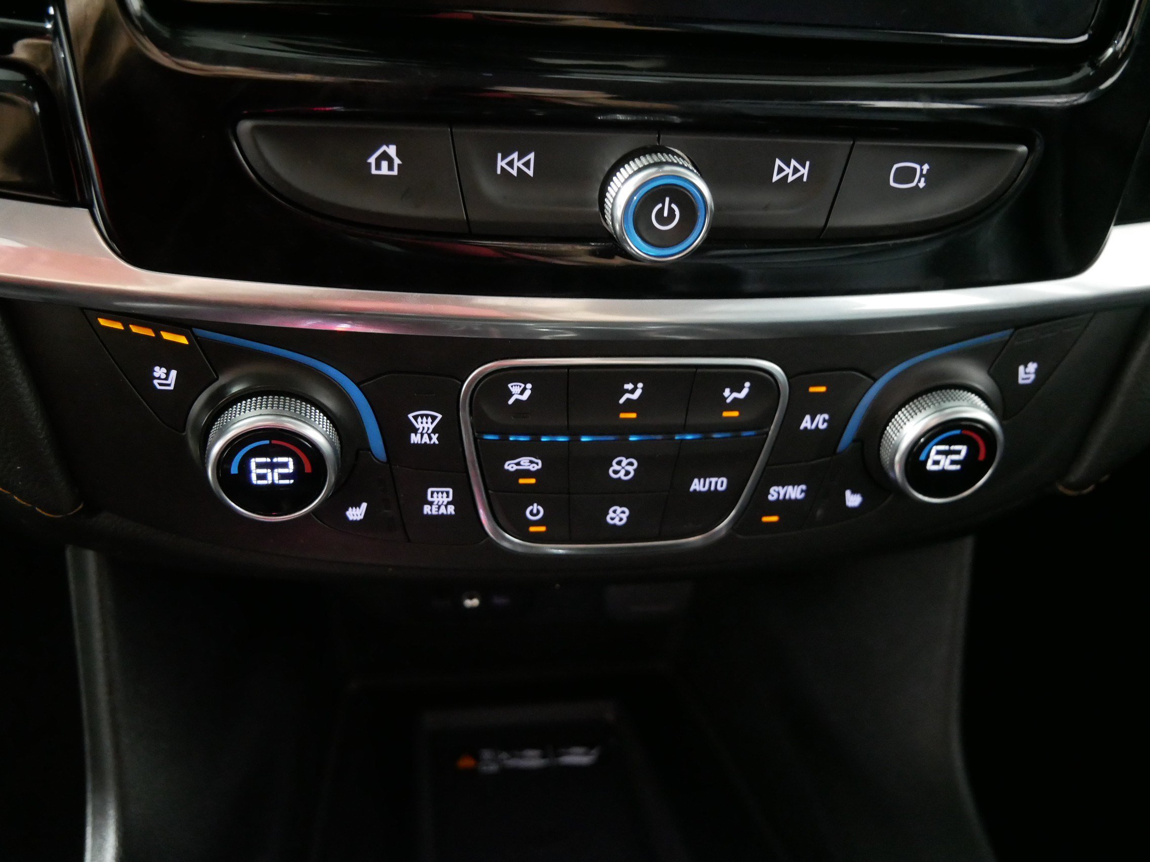 Used 2019 Chevrolet Traverse Premier AWD/4WD image 23