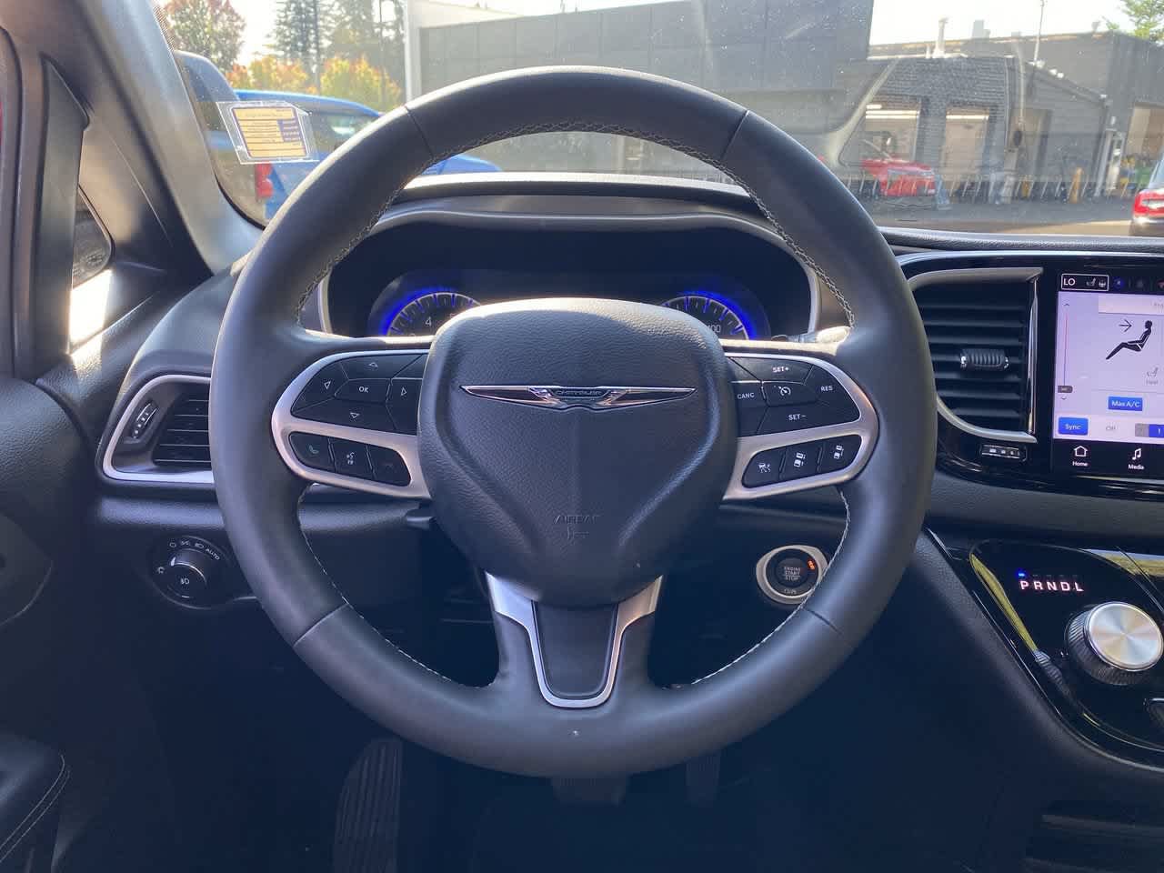 Used 2025 Chrysler Pacifica Select FWD image 19