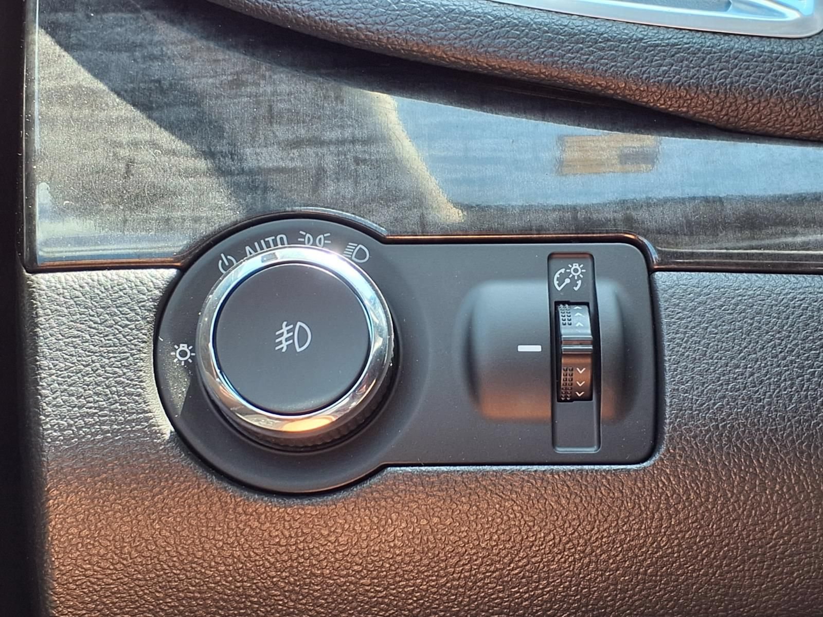 Used 2016 Buick Encore Convenience FWD image 28