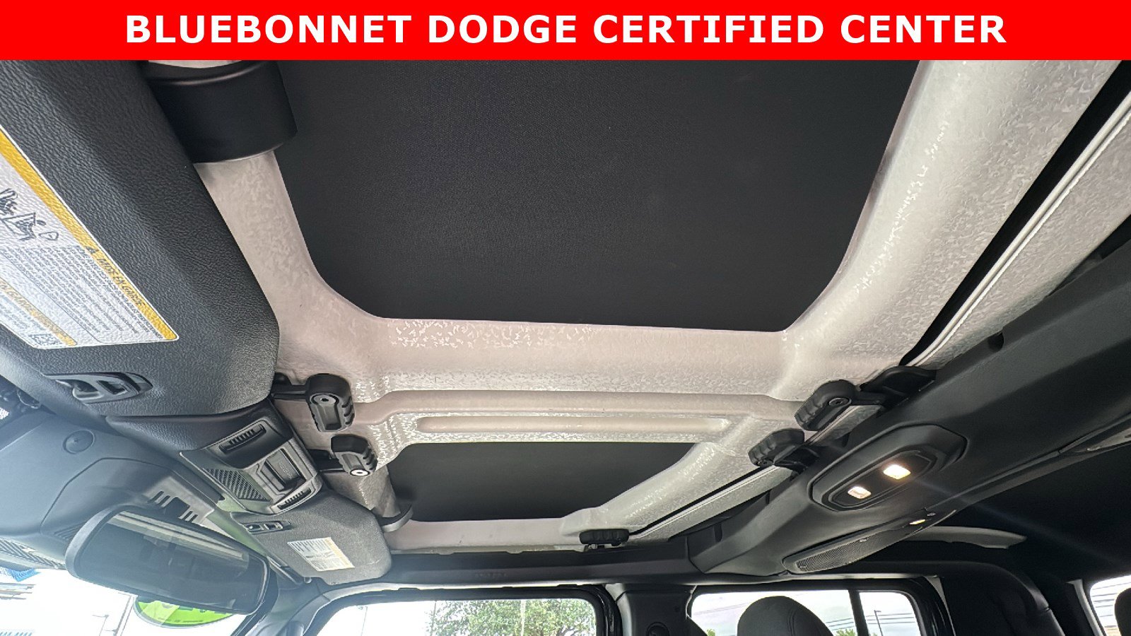 Used 2025 Jeep Gladiator Sport AWD/4WD image 11