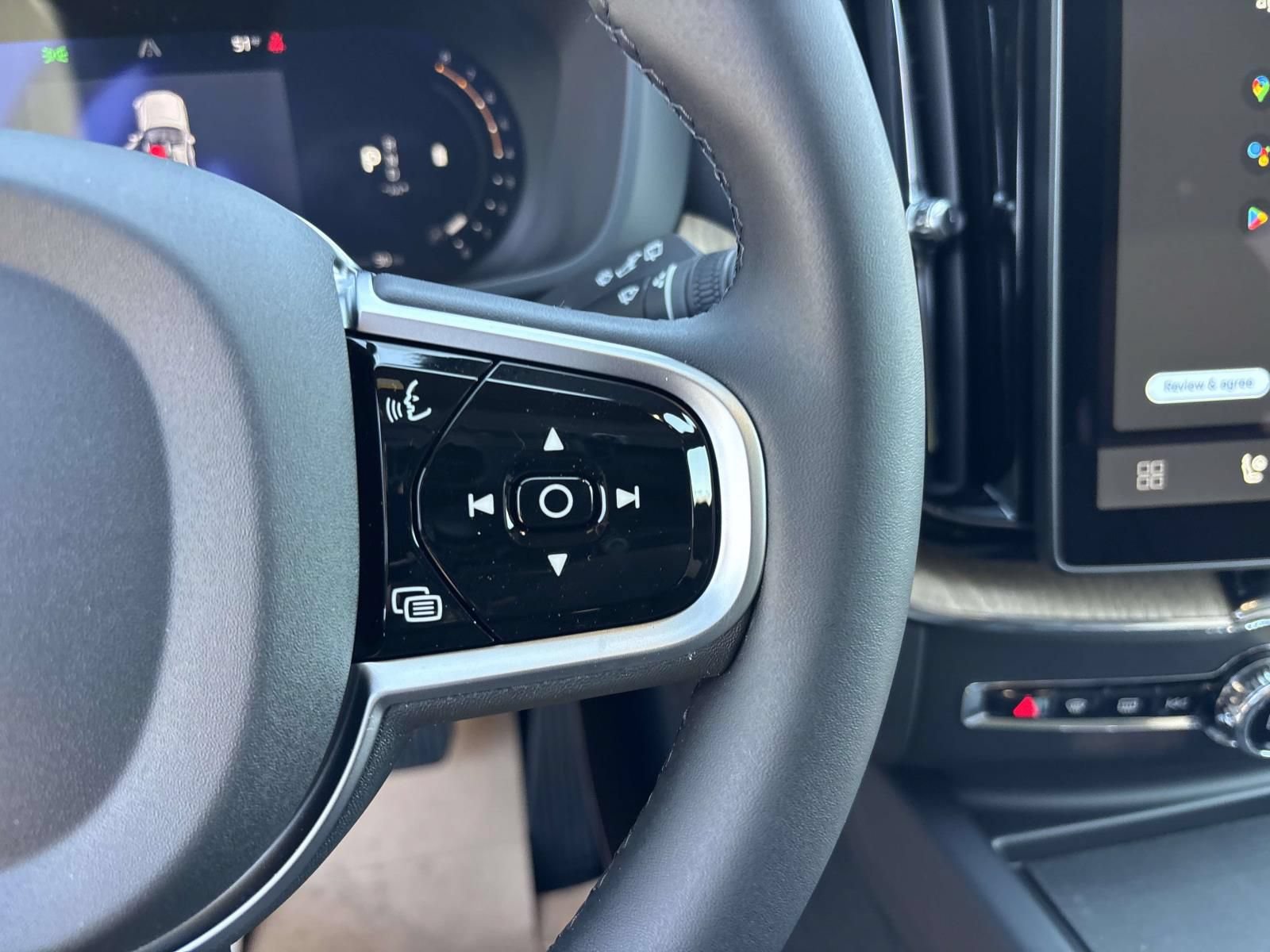 New 2026 Volvo XC60 B5 Plus w/ Protection Package Premier AWD/4WD image 18