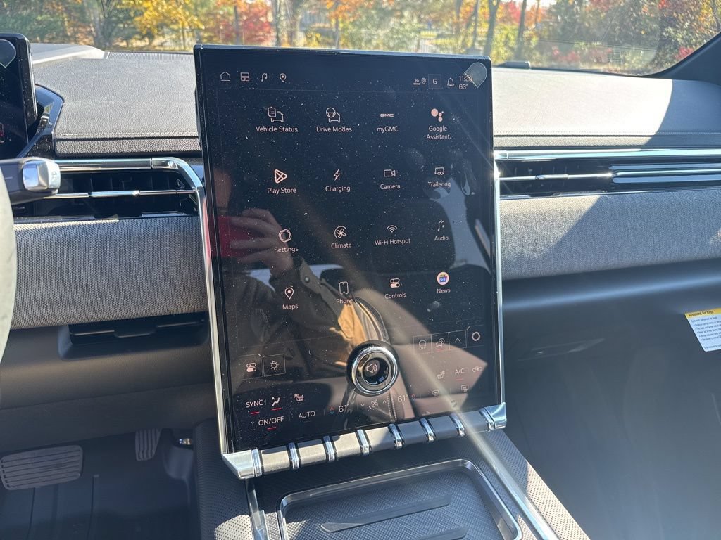 New 2026 GMC Sierra EV Elevation w/ LPO, Elevation Dark Package AWD/4WD image 17