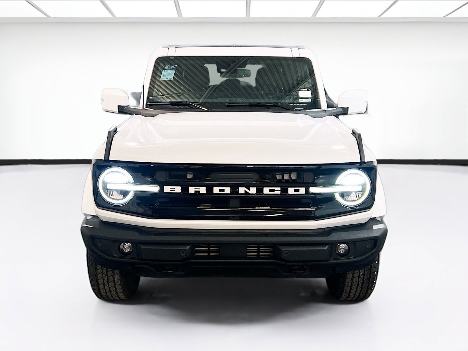 Used 2023 Ford Bronco Outer Banks AWD/4WD image 2