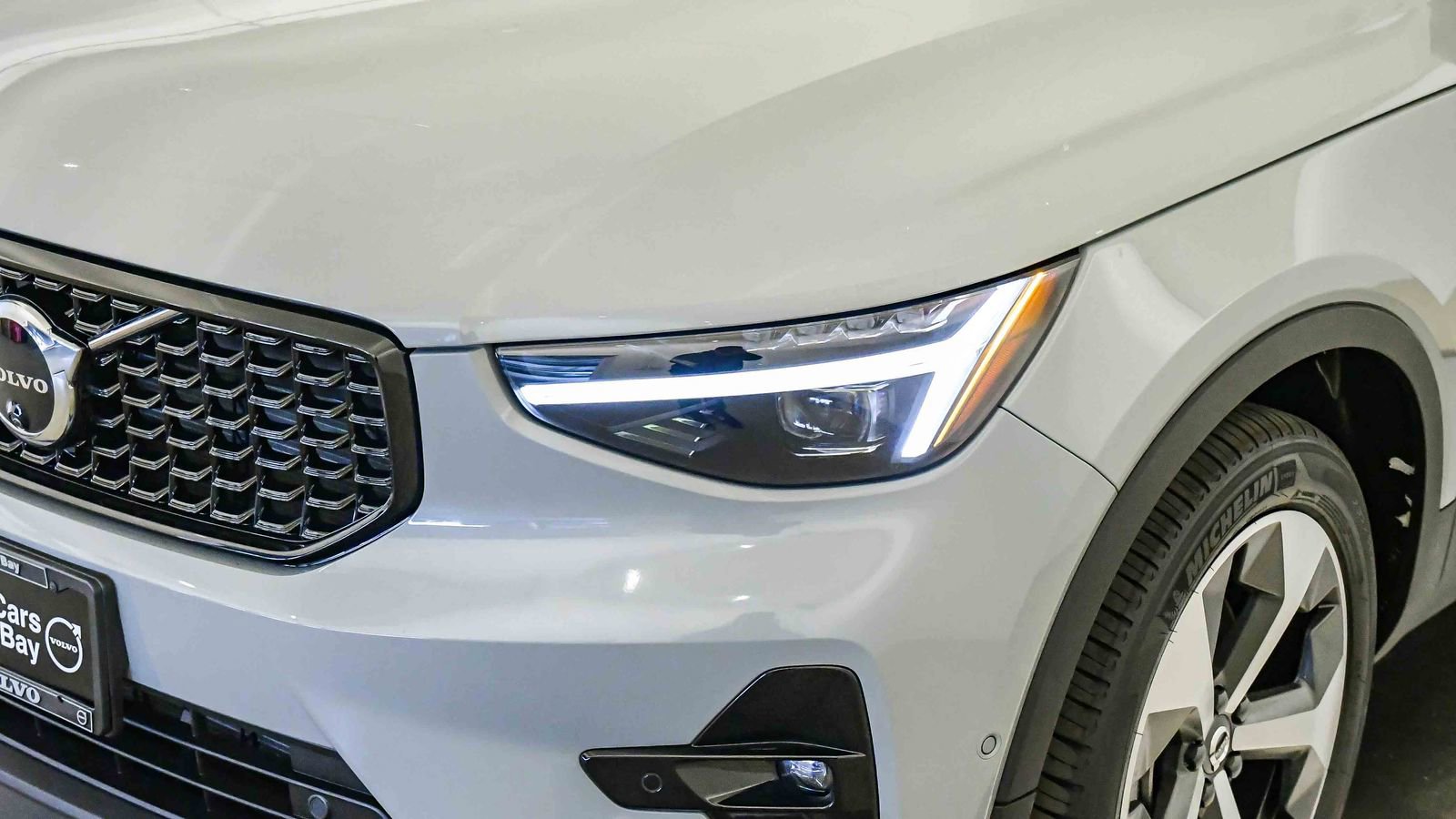 Certified 2025 Volvo XC40 B5 Plus w/ Protection Package Premier image 9