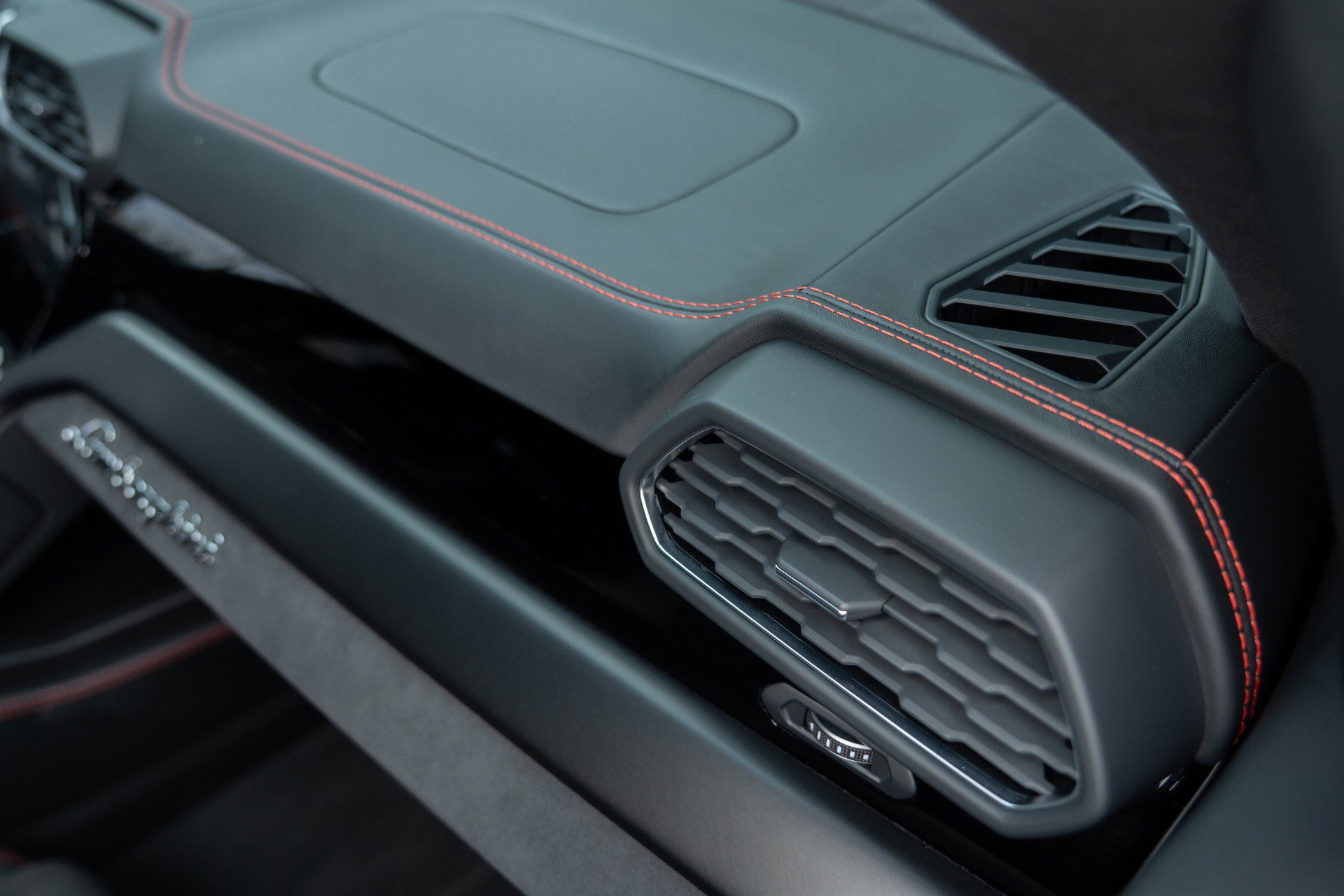 Used 2024 Lamborghini Urus S image 37