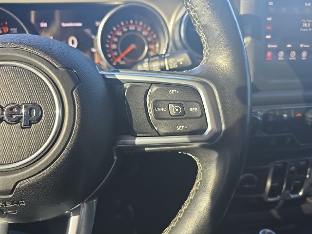 Used 2019 Jeep Wrangler Unlimited Sahara w/ Cold Weather Group AWD/4WD image 20