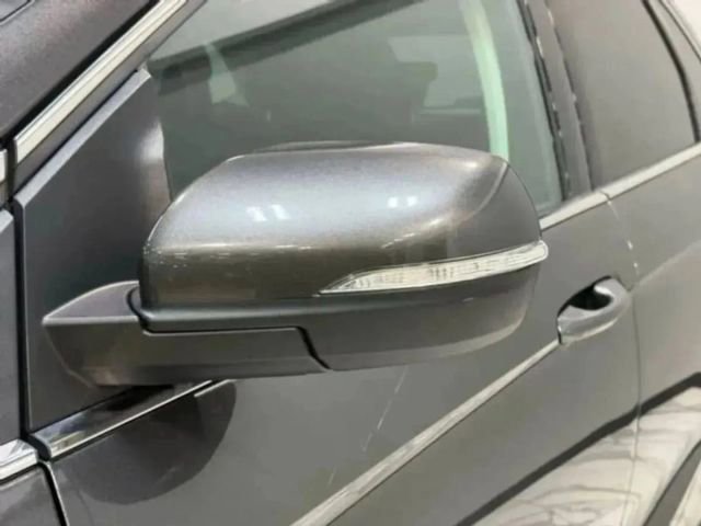 Used 2019 Ford Edge SEL FWD image 31